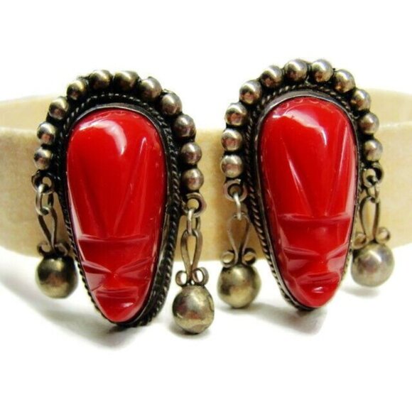 Red Carved Tribal Aztec Face Vintage Sterling Silver Screw Back Earrings Patina - Picture 9 of 9